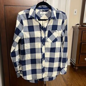 Vineyard Vines Women's Navy and White Plaid Button Down Shirt